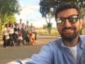 foto-di-gruppo-con-autore-ed-editore