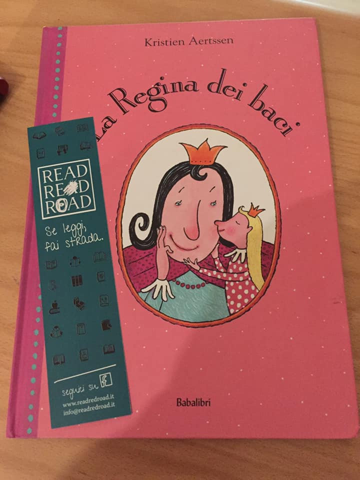 copertina del libro la regina dei baci babalibri editore